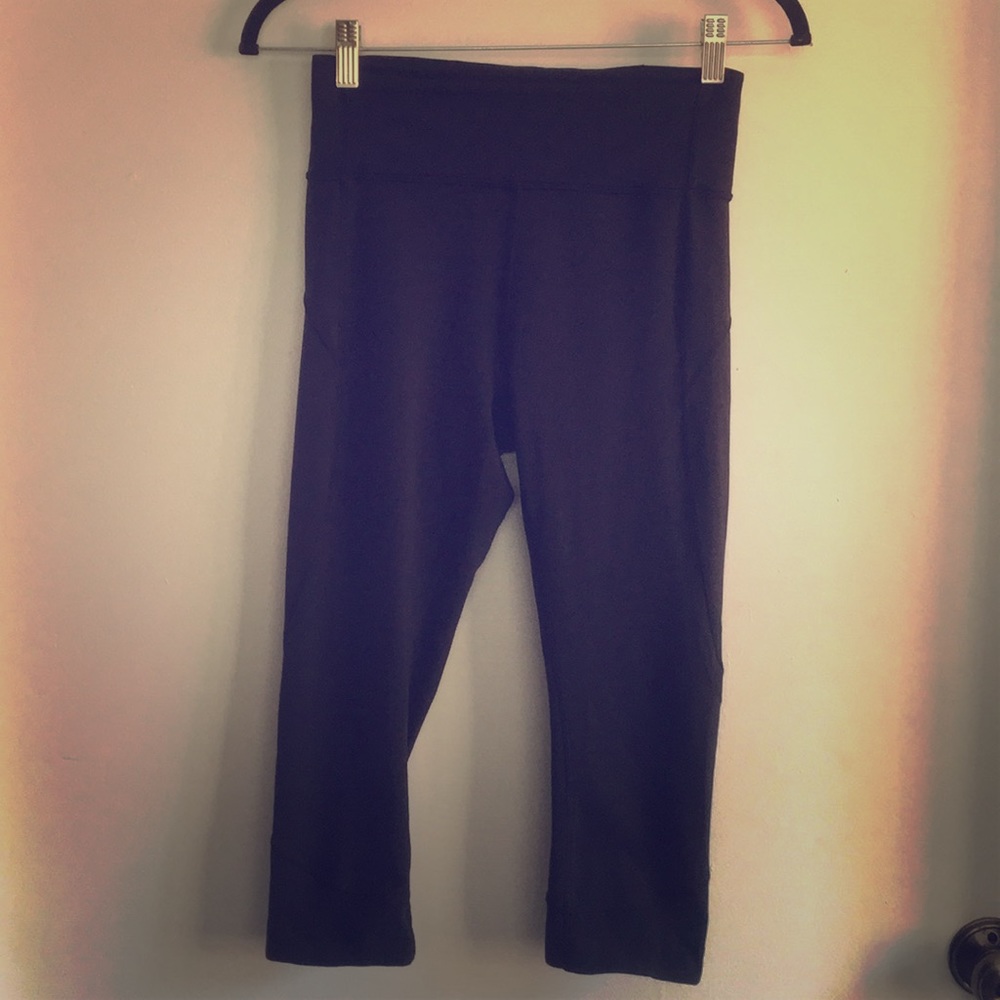 Lululemon In Movement Crop *Everlux 19"
Black (First Release)
 Size 6 - Picture 4 of 6